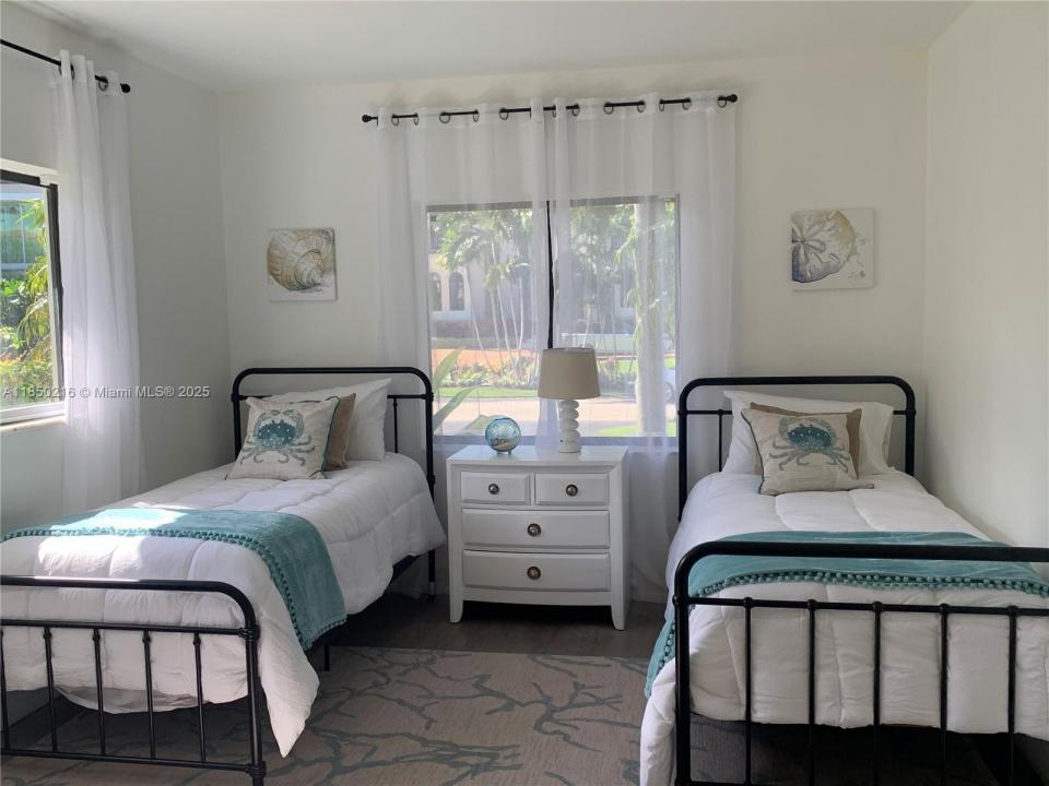 6911 Sunrise Pl, Coral Gables, Florida 33133