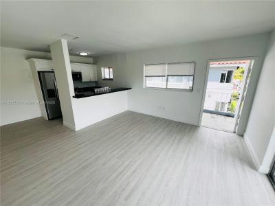 2033 Calais Dr 10, Miami Beach, Florida 33141, USA