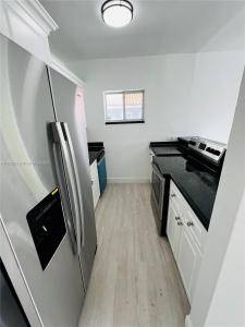 2033 Calais Dr 10, Miami Beach, Florida 33141, USA