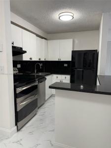 7010 NW 179th St 105, Hialeah, Florida 33015, USA