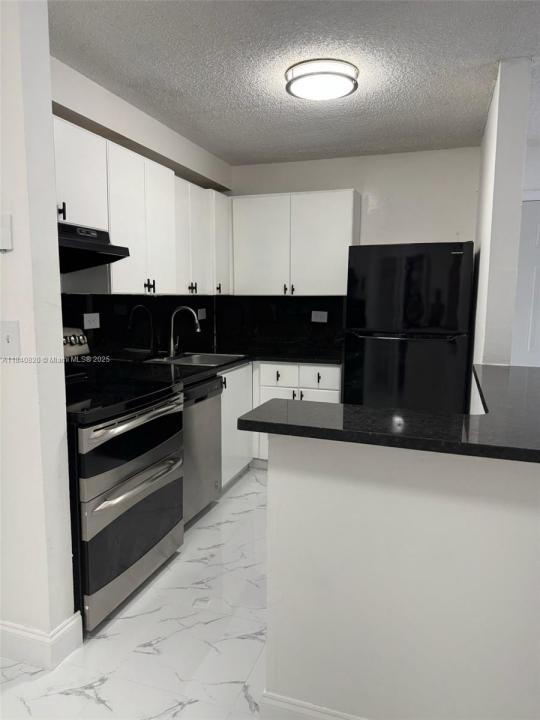 7010 NW 179th St 105, Hialeah, Флорида 33015, Соединенные Штаты