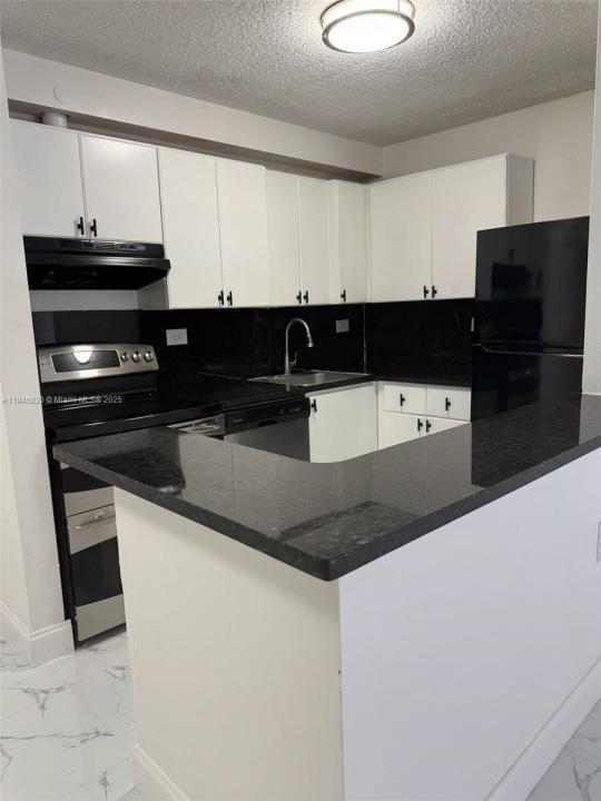 7010 NW 179th St 105, Hialeah, Флорида 33015, Соединенные Штаты