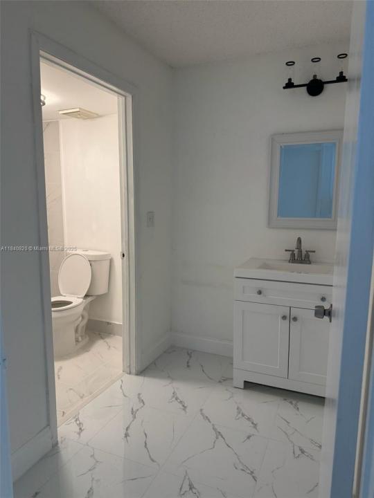 7010 NW 179th St 105, Hialeah, Флорида 33015, Соединенные Штаты