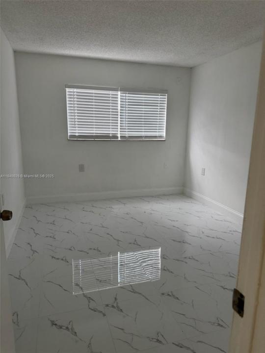 7010 NW 179th St 105, Hialeah, Флорида 33015, Соединенные Штаты