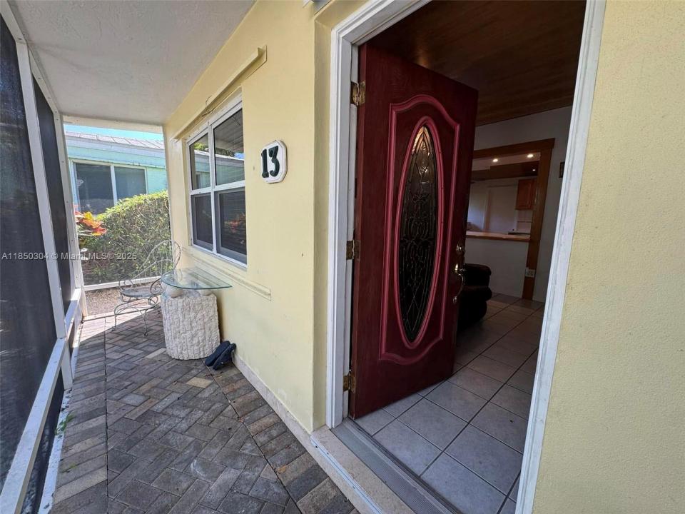 13 Bass Ave ., Key Largo, Florida 33037, USA