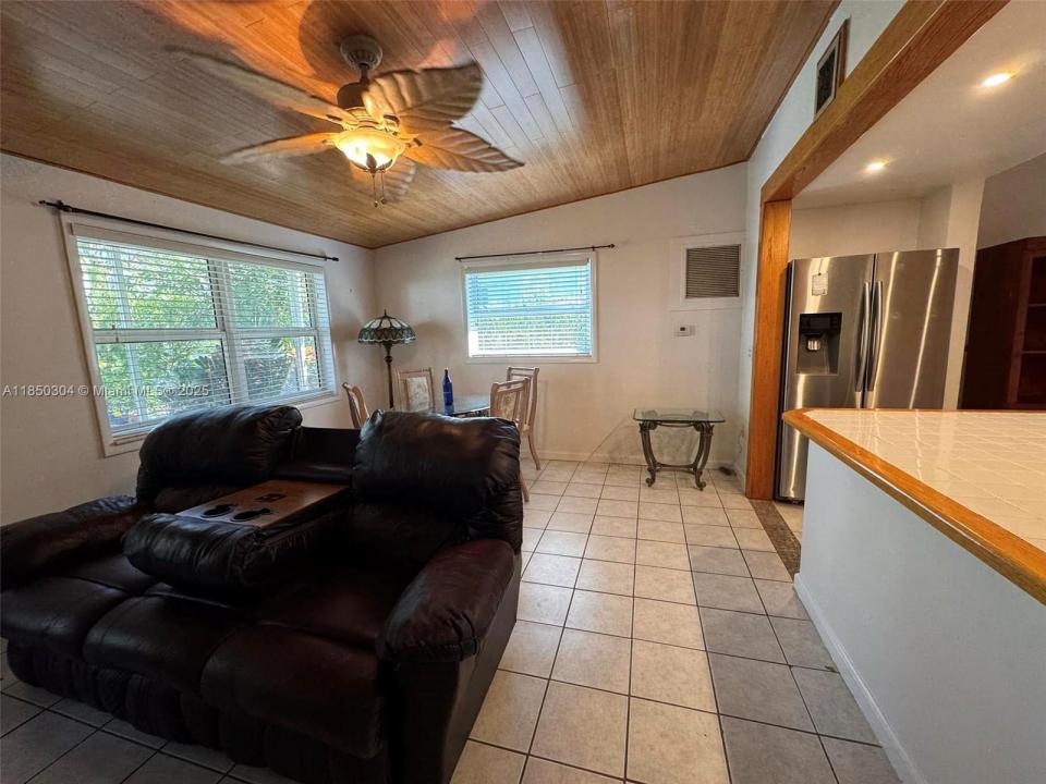 13 Bass Ave ., Key Largo, Florida 33037, USA