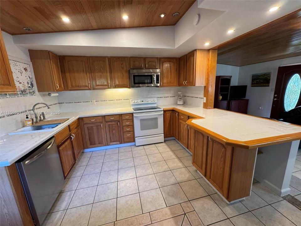 13 Bass Ave ., Key Largo, Florida 33037, USA