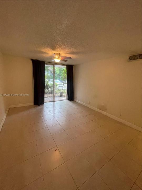 10773 Cleary Blvd 103, Plantation, Florida 33324, Estados Unidos