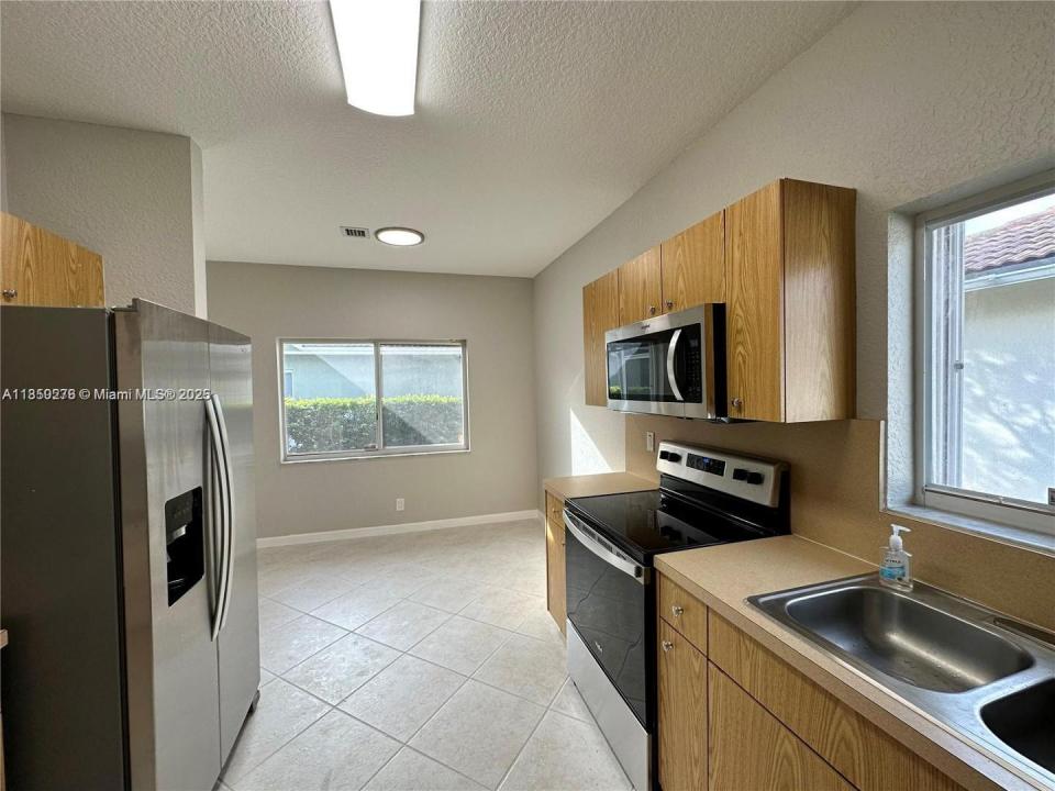 7611 NW 99th Ter 0, Tamarac, Floryda 33321, USA