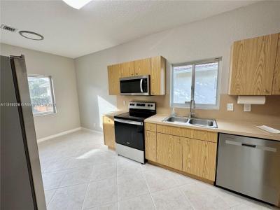 7611 NW 99th Ter 0, Tamarac, Florida 33321, USA