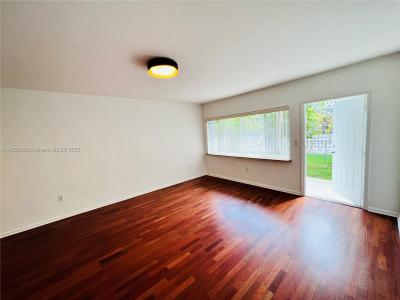 2033 Calais Dr 8, Miami Beach, Florida 33141, USA