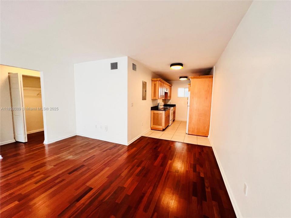 2033 Calais Dr 8, Miami Beach, フロリダ 33141, アメリカ合衆国