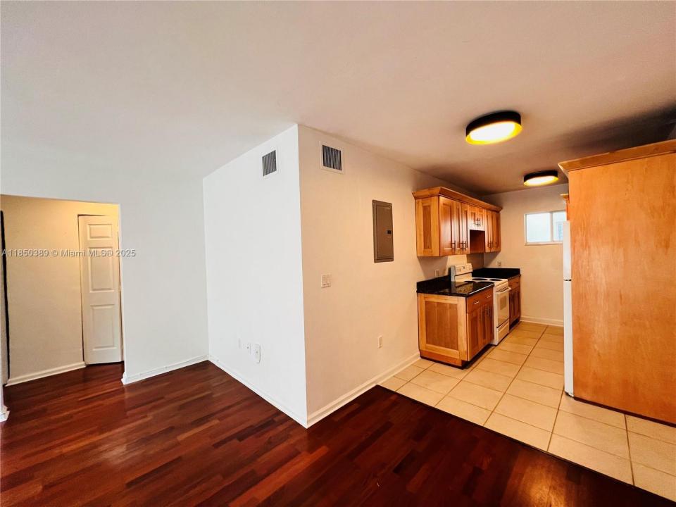 2033 Calais Dr 8, Miami Beach, フロリダ 33141, アメリカ合衆国