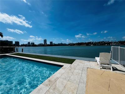 960 Bay Dr 912, Miami Beach, Florida 33141, USA