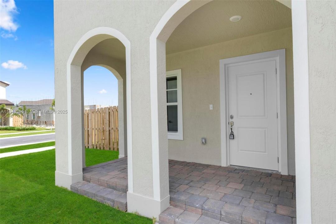 13357 SW 274th St, Unincorporated Dade County, Florida 33032