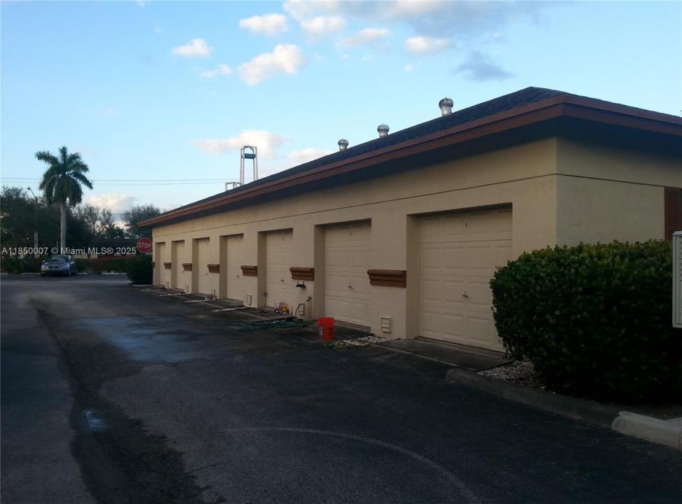 6100 Boulevard Of Champions, North Lauderdale, Florida 33068, USA