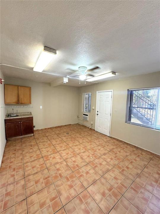 420 NW 10th St 9, Miami, 佛罗里达州 33136, 美国