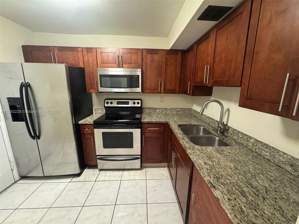 3600 NW 21st St 208, Lauderdale Lakes, פלורידה 33311, ארצות הברית של אמריקה 