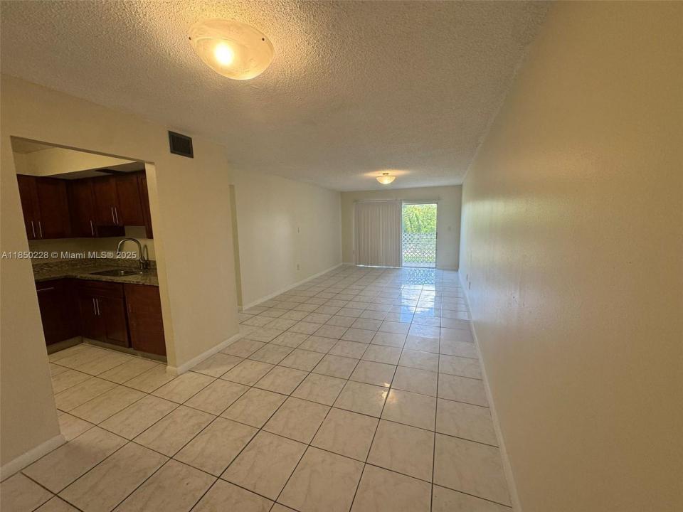 3600 NW 21st St 208, Lauderdale Lakes, פלורידה 33311, ארצות הברית של אמריקה 