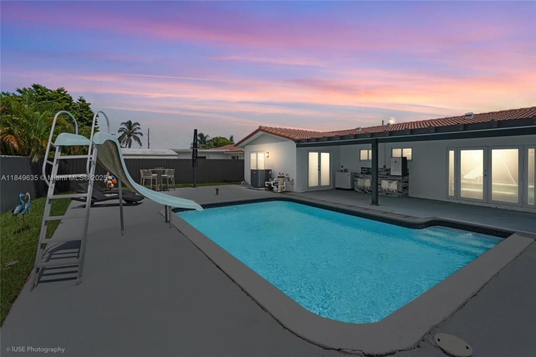 10333 SW 6th St, Sweetwater, フロリダ 33174, アメリカ合衆国