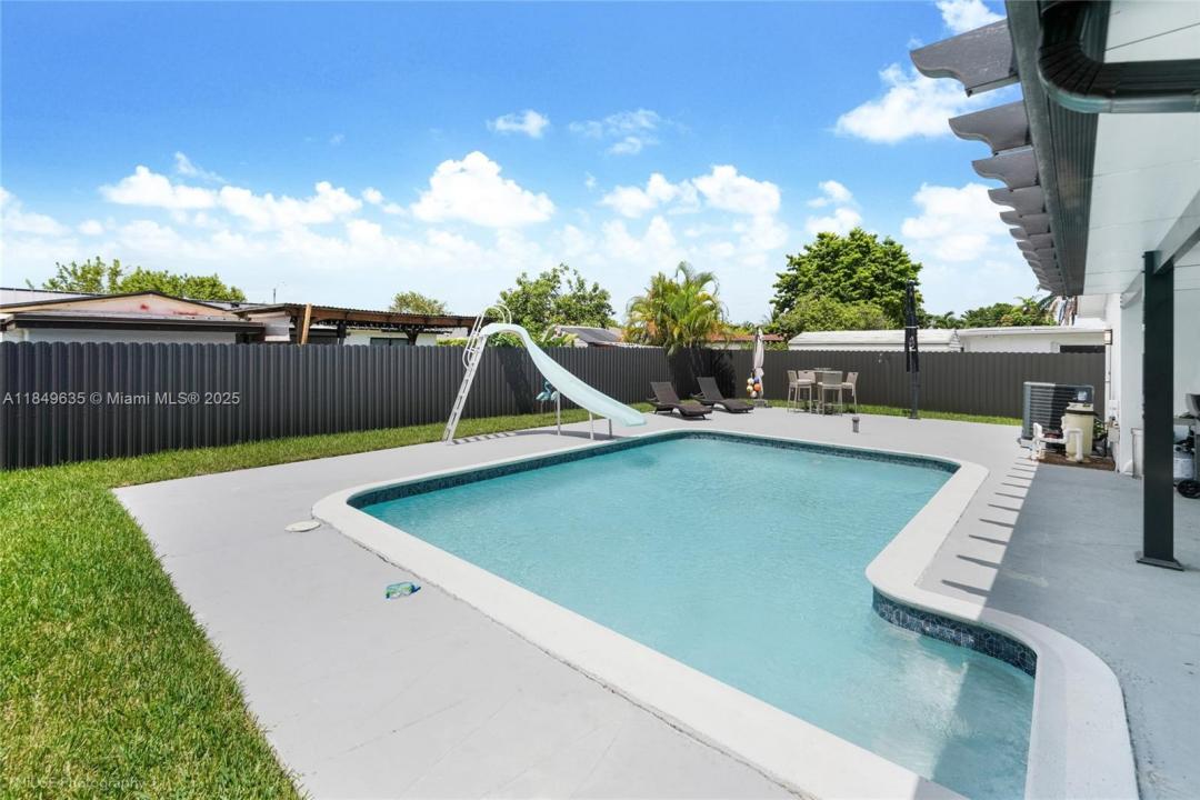 10333 SW 6th St, Sweetwater, フロリダ 33174, アメリカ合衆国