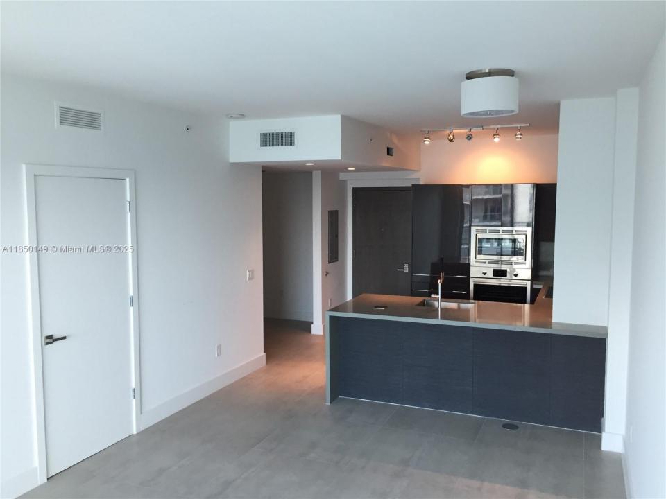 1080 Brickell Ave 4107, Miami, Florida 33131, USA