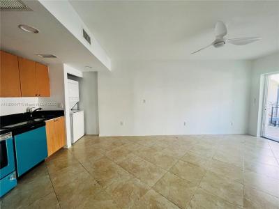 946 Bay Dr 11, Miami Beach, Florida 33141, USA
