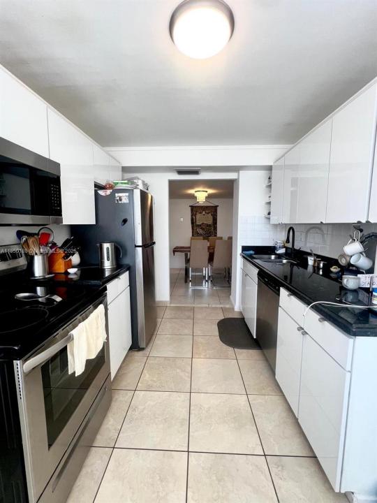 100 Golden Isles Dr 406, Hallandale Beach, Florida 33009, Stati Uniti
