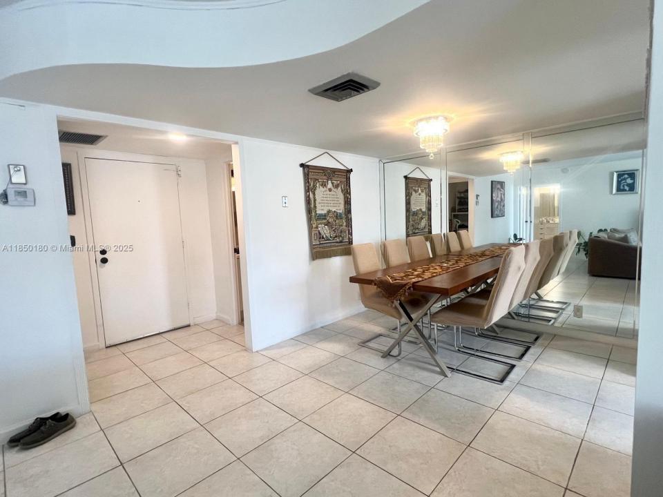 100 Golden Isles Dr 406, Hallandale Beach, Florida 33009, Stati Uniti