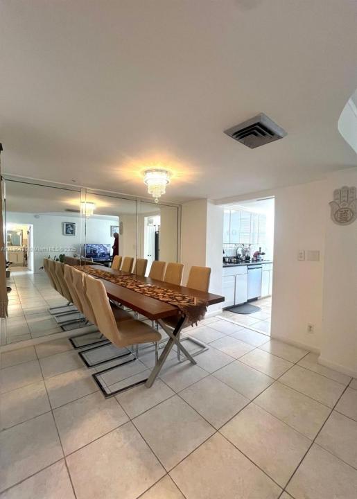 100 Golden Isles Dr 406, Hallandale Beach, Florida 33009, Stati Uniti