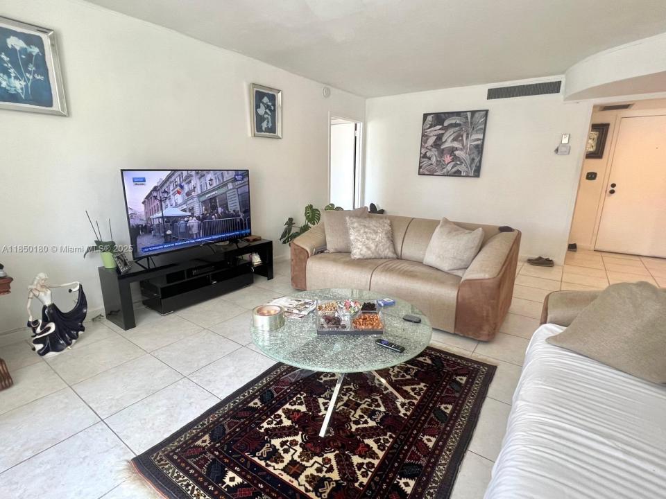 100 Golden Isles Dr 406, Hallandale Beach, Florida 33009, Stati Uniti