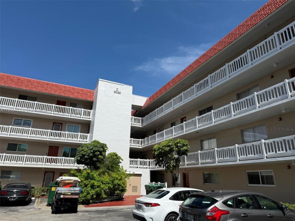 3581 Inverrary Dr 108, Lauderhill, Florida 33319, Estados Unidos