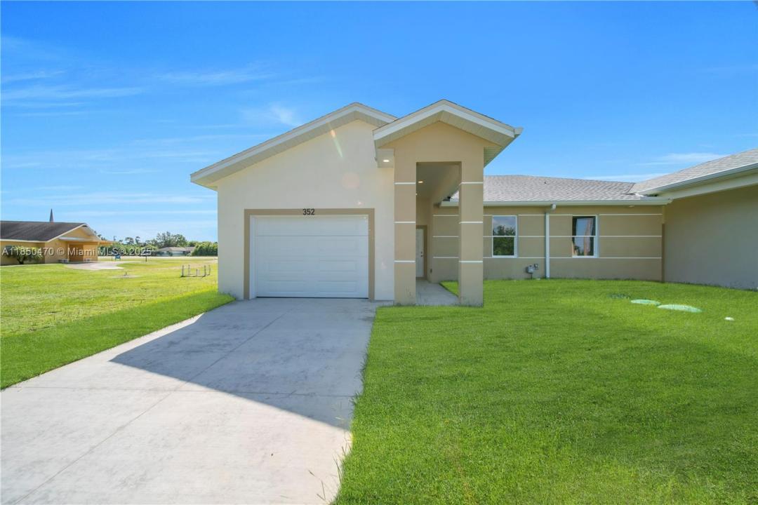 350-352 Pullman ST, Lehigh Acres, Florida 33974, Estados Unidos