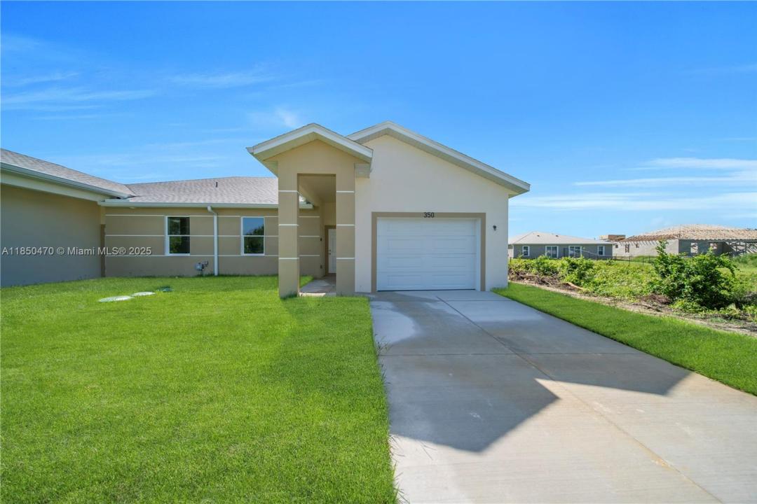 350-352 Pullman ST, Lehigh Acres, Florida 33974, Estados Unidos
