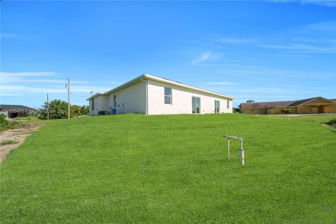350-352 Pullman ST, Lehigh Acres, Florida 33974, Estados Unidos