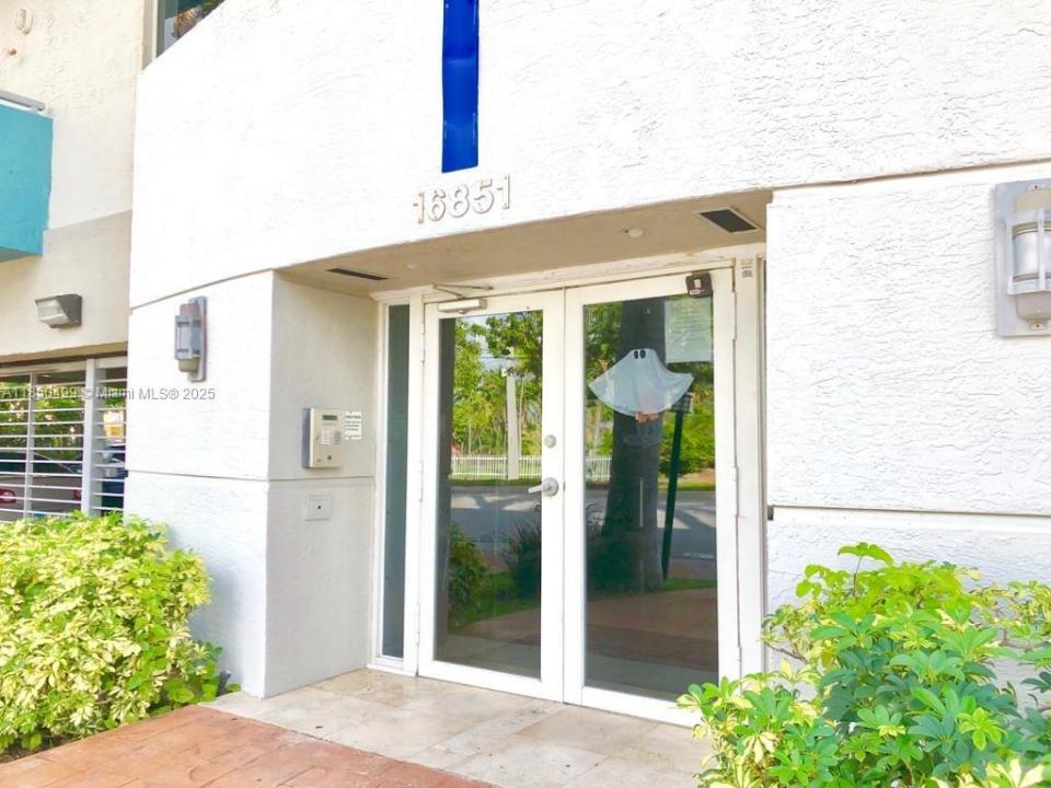 16851 NE 35TH AVE 37, North Miami Beach, Florida 33160, HOA KỲ