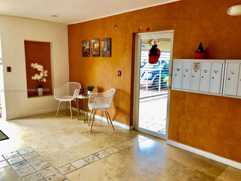 16851 NE 35TH AVE 37, North Miami Beach, Florida 33160, HOA KỲ