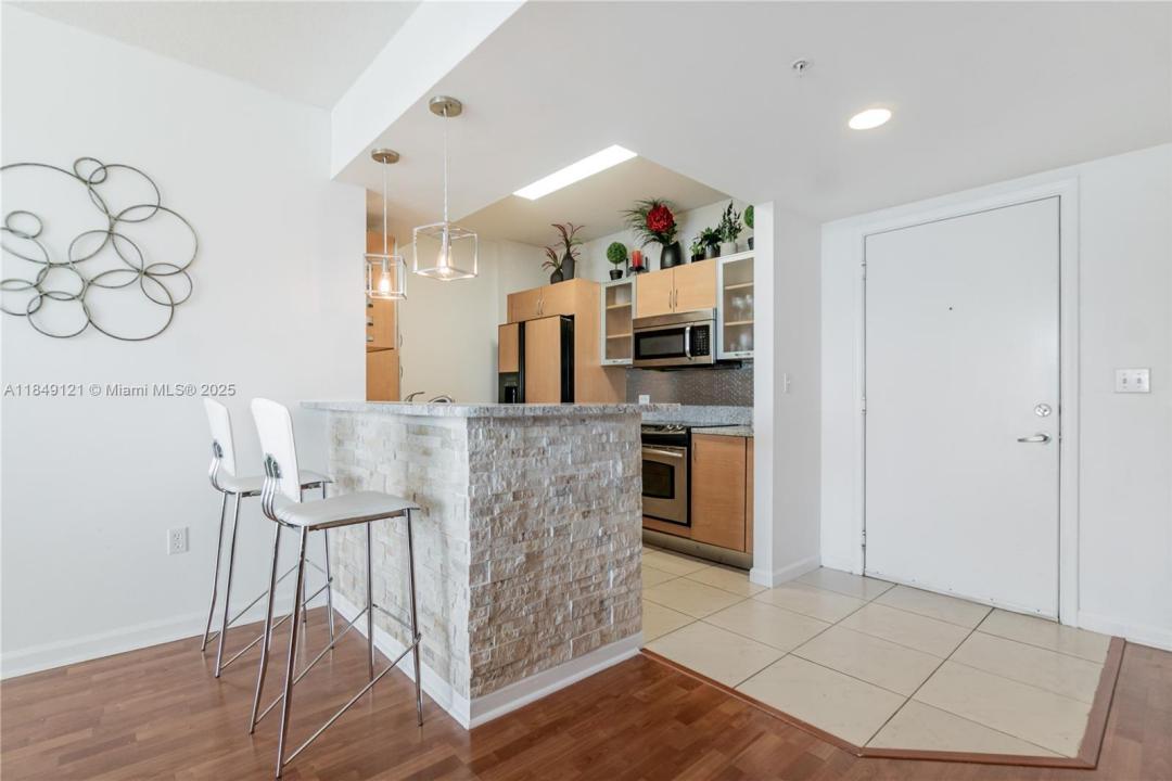 2775 NE 187th St 516, Aventura, Florida 33180