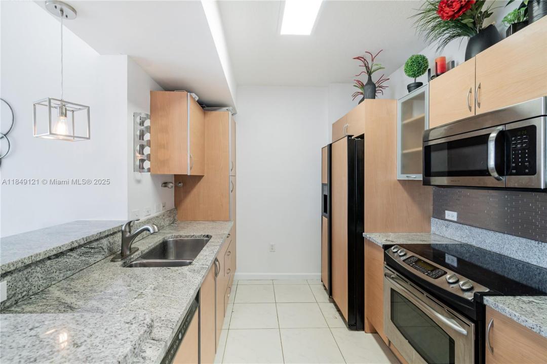 2775 NE 187th St 516, Aventura, Florida 33180