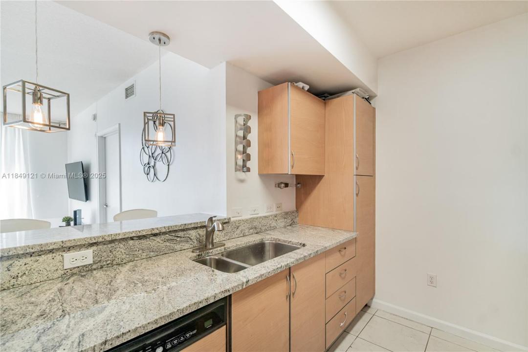 2775 NE 187th St 516, Aventura, Florida 33180