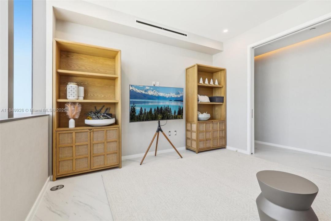 2000 S Ocean Dr 28A, Hallandale Beach, Floryda 33009, USA