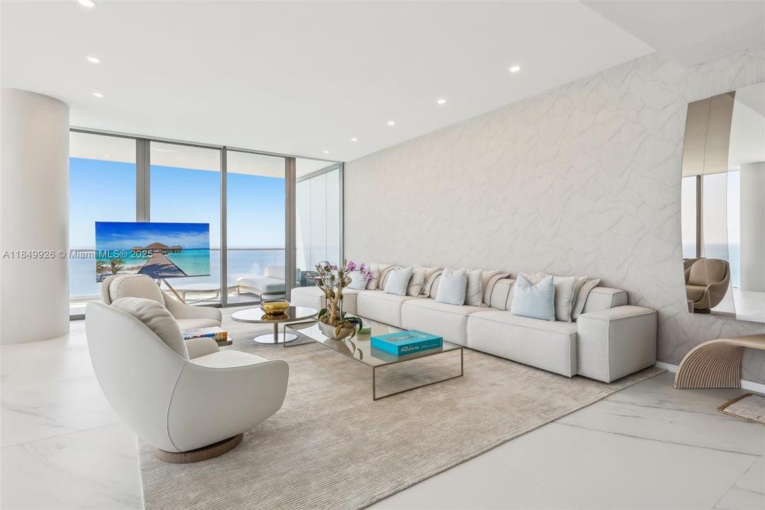 2000 S Ocean Dr 28A, Hallandale Beach, Floryda 33009, USA