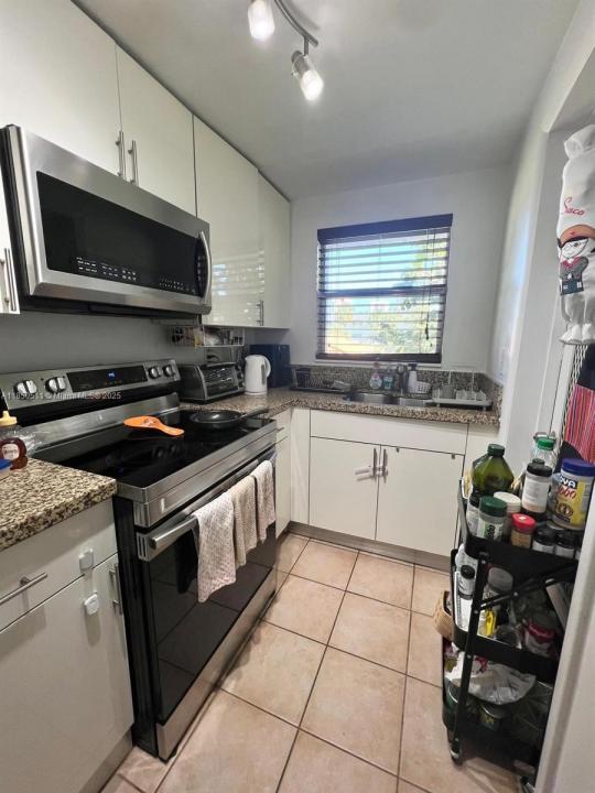 270 Layne Blvd 208, Hallandale Beach, Florida 33009, Stati Uniti