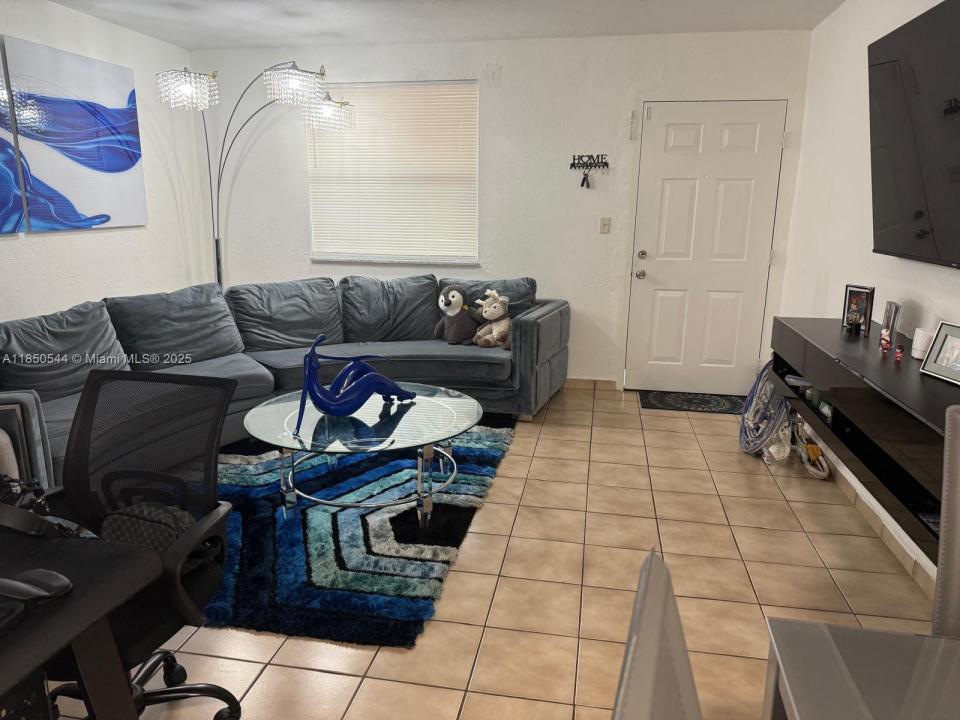 4655 Palm Ave 209, Hialeah, Florida 33012, Stati Uniti