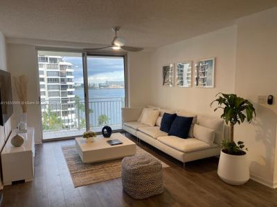 770 NE Claughton Island Dr 1013, Miami, Florida 33131, USA