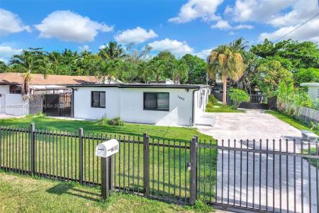 1490 NE 147th St, Miami, Florida 33161, USA