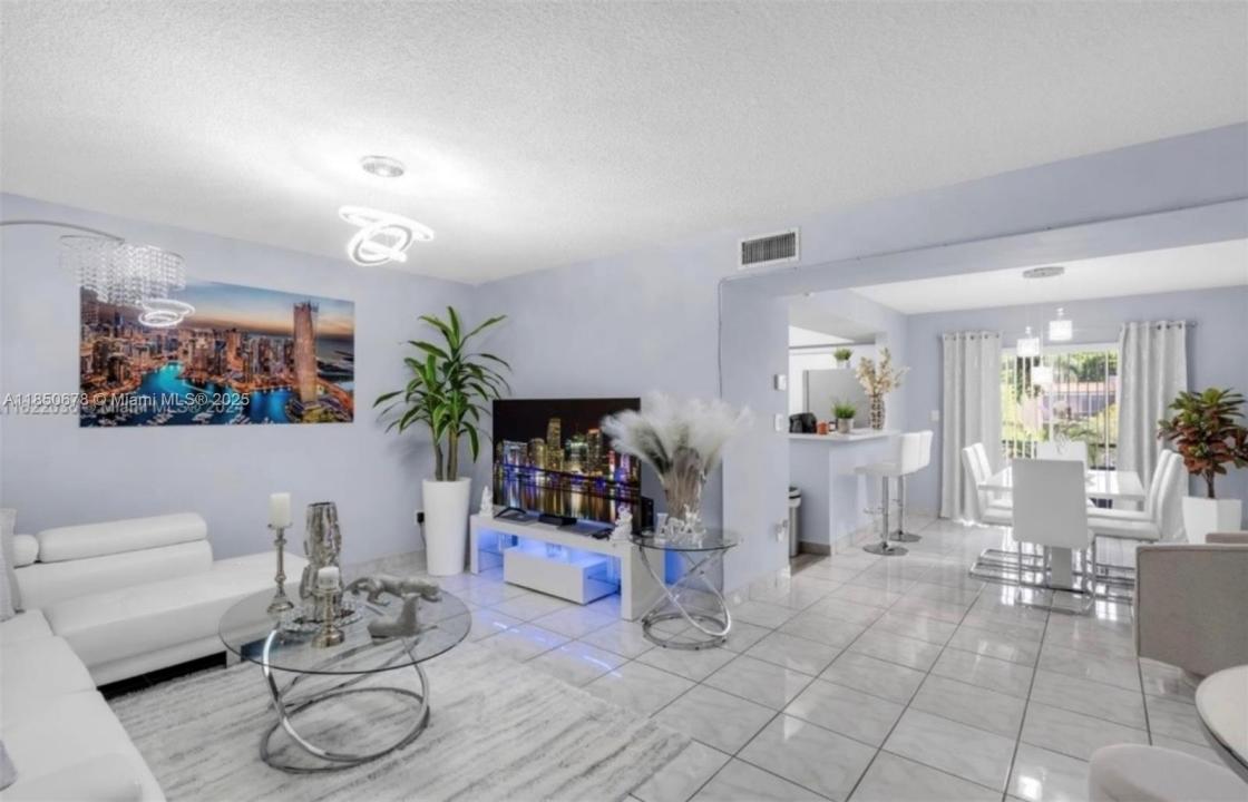 8401 SW 107th Ave 311E, Miami, Florida 33173, Estados Unidos