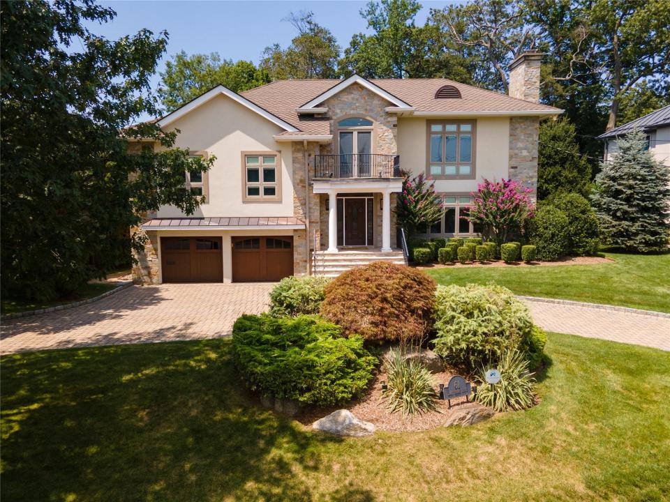 61 Lakeshore Drive, Eastchester, New York 10709