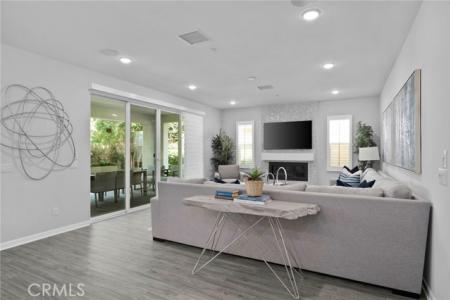 E Clara Lane, 安大略省, 加利福尼亚州 91762, 美国