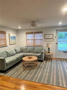 30 Shagbark Road, Narragansett, RI 02882, USA